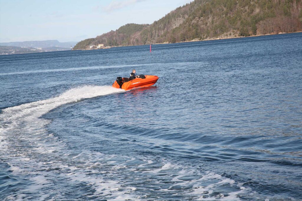 PionerGO_oransje_bat_pa_vannet_4