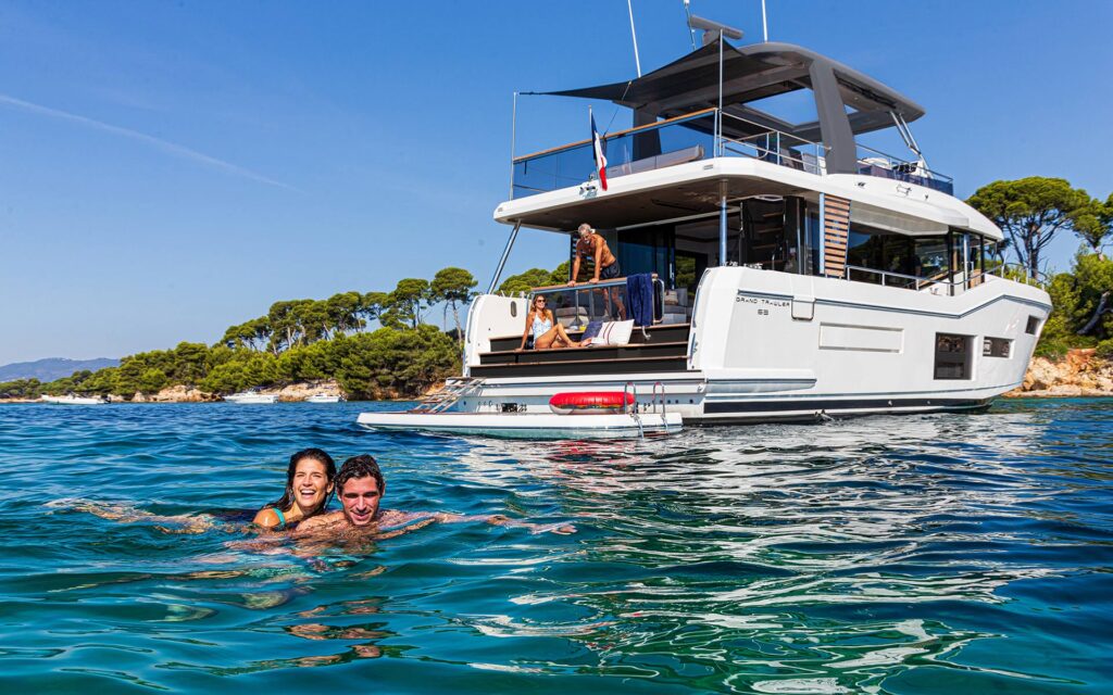 grand-trawler-63-exterior-6