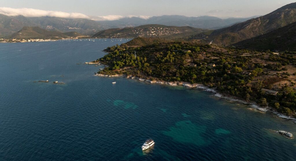 grand-trawler-63-exterior-design-03