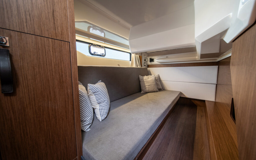 antares-12-coupe-interior-01