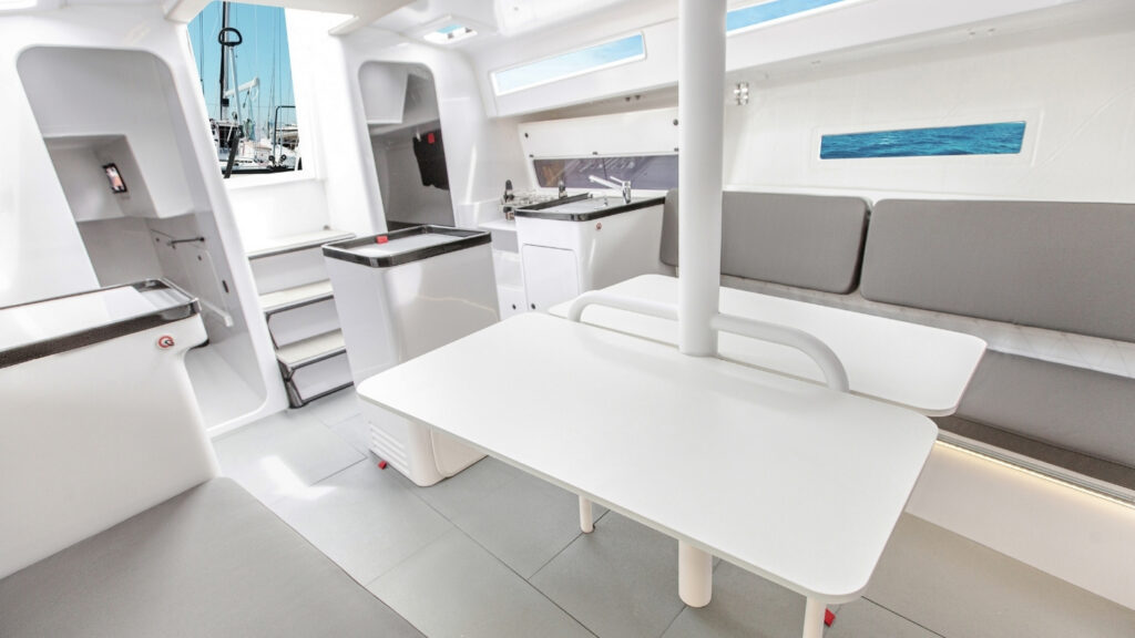 FIRST-36-SE-illu-bloc-living-on-board-1440x810-06