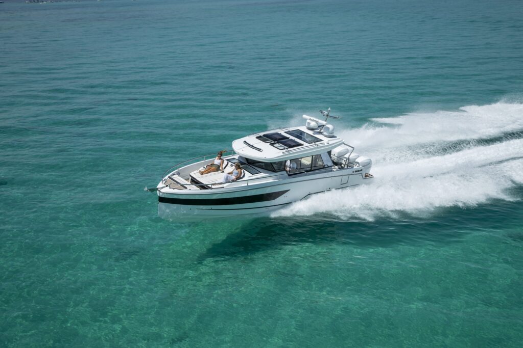 WELLCRAFT_38_EXPLORER_IMG_EXT_RUNNING_ISLAMORADA-1-scaled