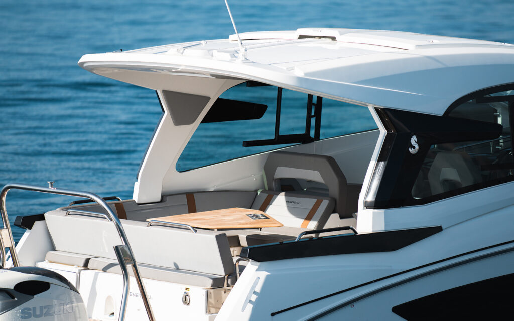 flyer-10-sport-top-exterior-3_0