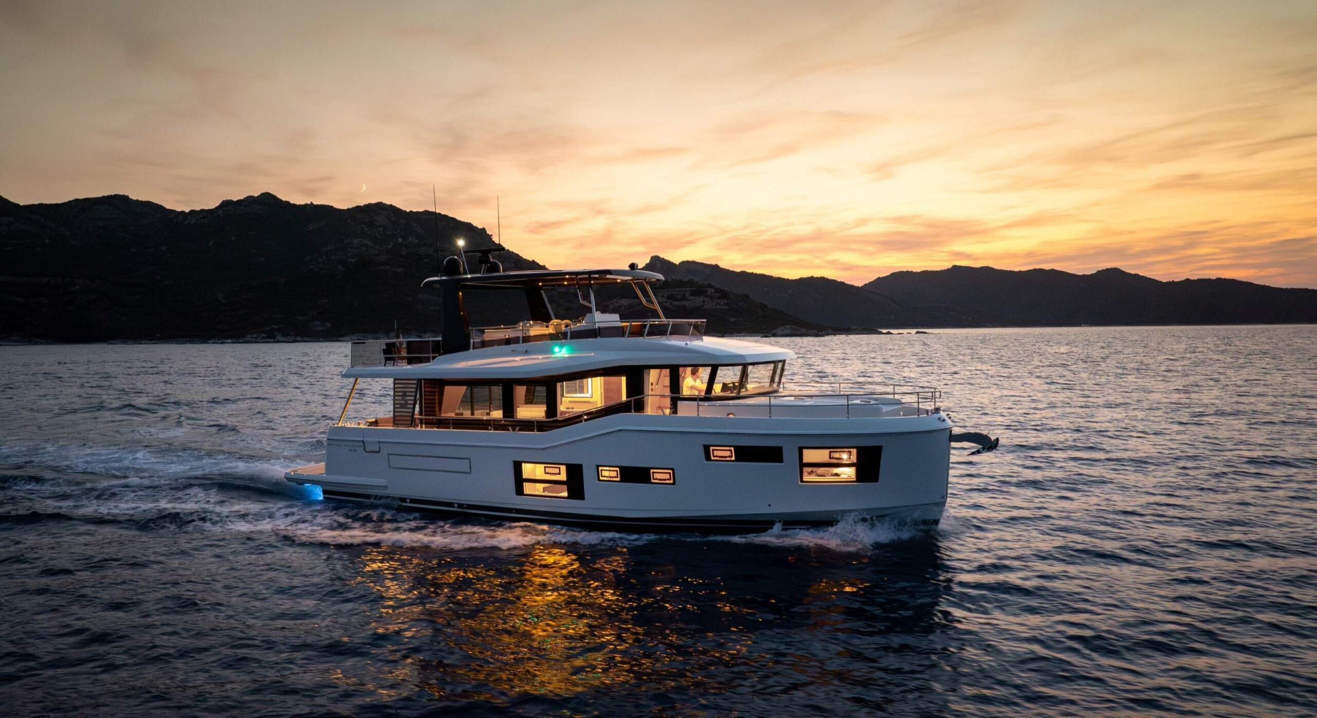 grand trawler 63 exterior design 04 scaled