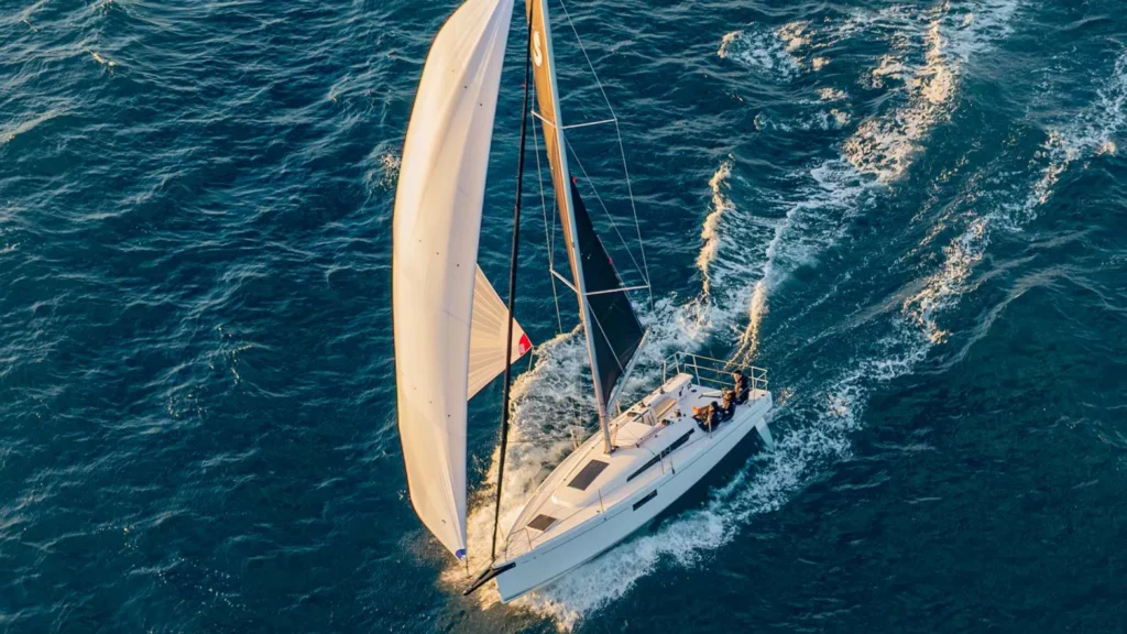 Liitu meiega 8.–9. mail Garda järvel: FIRST purjejahtide erisündmus 1 first30 exterior 6.jpg