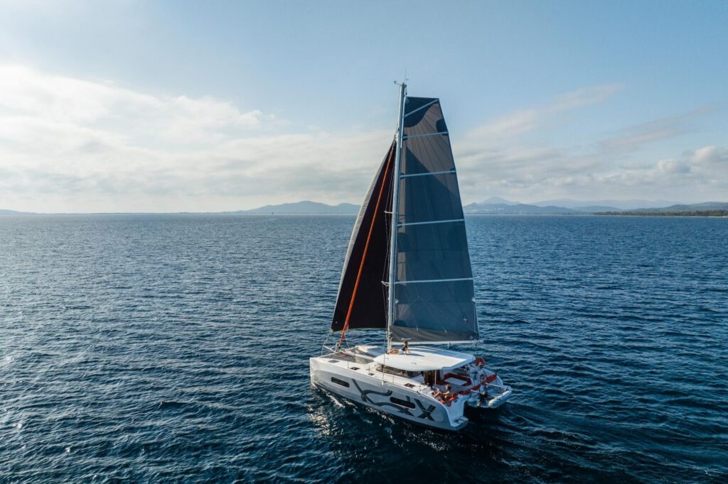 0535 catamaran excess 11 navigation 09