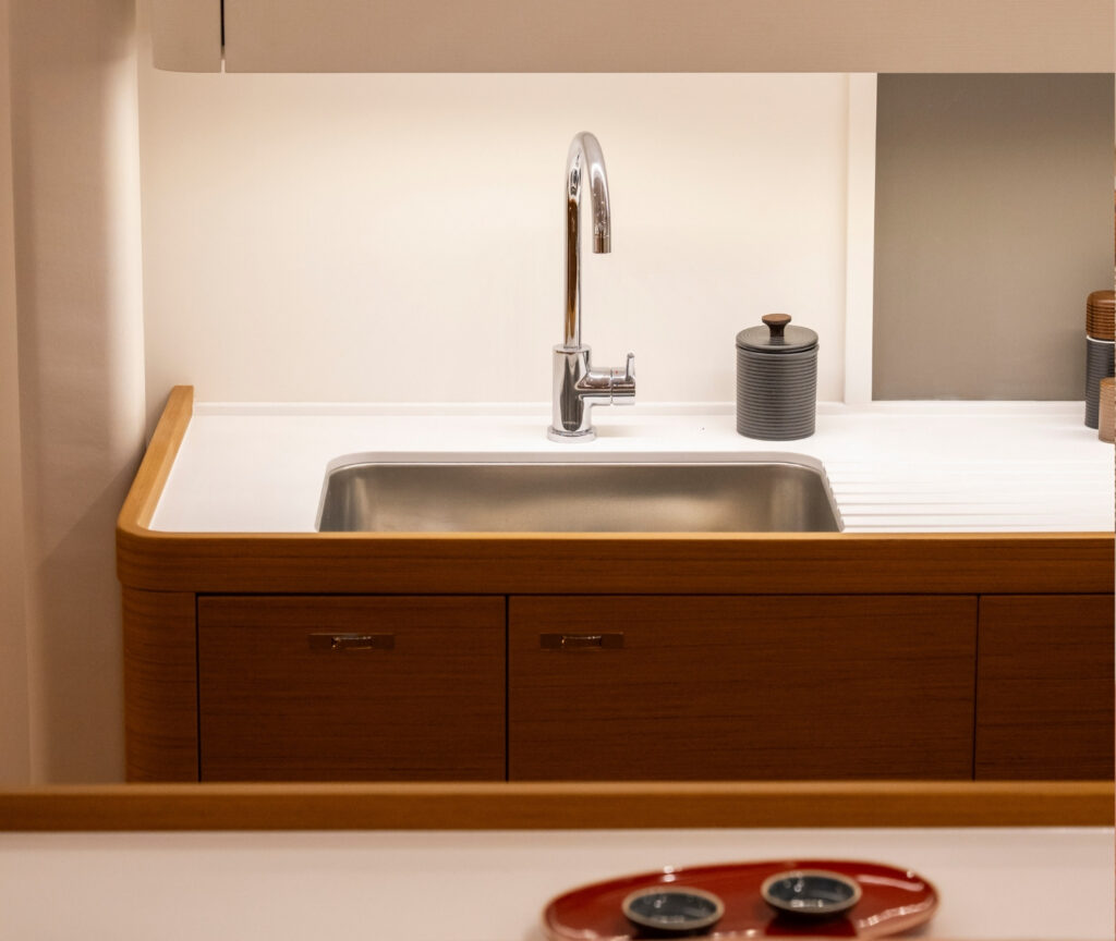 BENETEAU-SAILBOAT-FIRST-60-INTERIOR-DESIGN-05